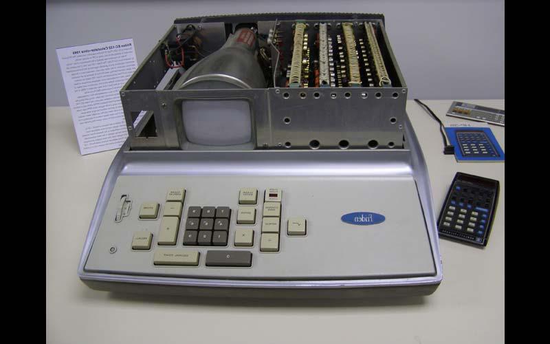 弗里登EC132计算器(1965)|一个50磅重的计算器，用于威尼斯人在线的物理, 化学与数学系, 它通常作为固态桌面电子计算器使用. (由Jean Jennings Bartik计算机博物馆提供)